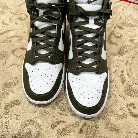 Nike Dunks Olive Green and White, like new! - Picture 6 of 6